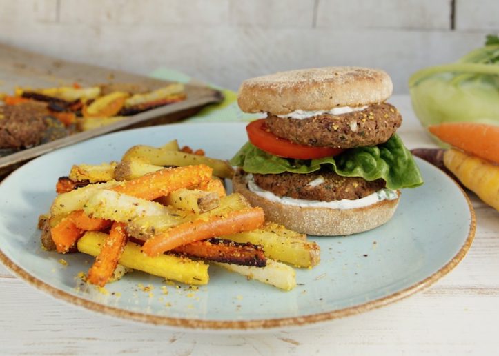 Burger mit bunten Pommes - Dagmar von Cramm Burger mit bunten Pommes - Dagmar von Cramm